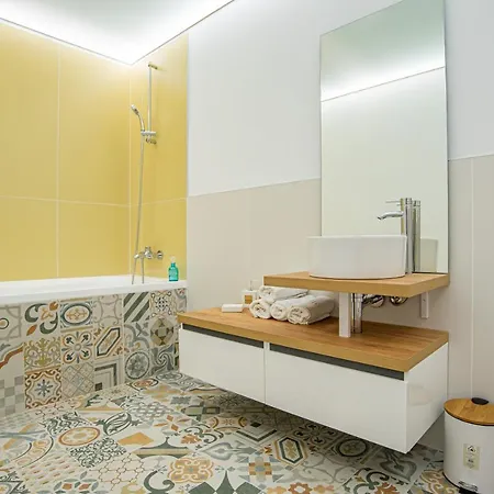 Gooapartments Five Mamaia Nord ナボダリ